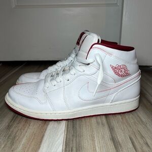Nike Air Jordan 1 Mid / High Top 2015 Retro White / Red Mens Size 11 Sneakers